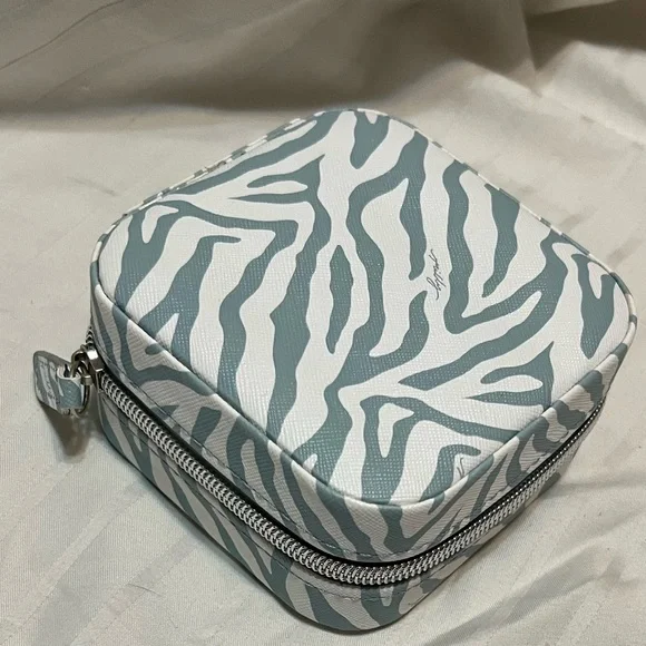 White and Gray Jewelry Box - Picture 5 of 5